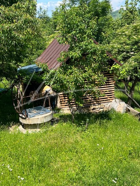 Provita de Sus Teren intravilan in Provita de Sus-constructie intabulata-ideal pentru renovare.