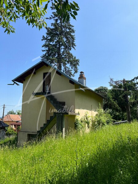 Provita de Sus Teren intravilan in Provita de Sus-constructie intabulata-ideal pentru renovare.