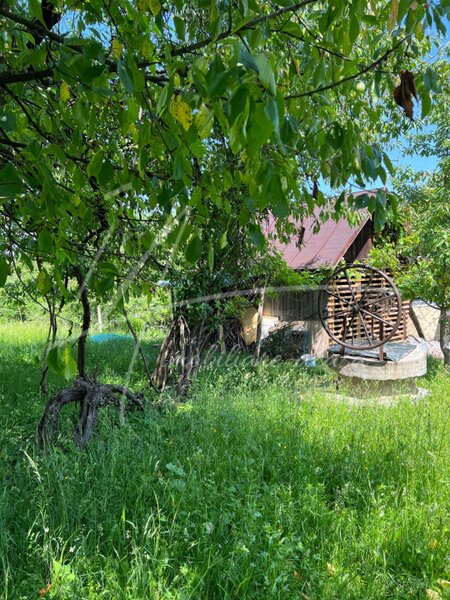 Provita de Sus Teren intravilan in Provita de Sus-constructie intabulata-ideal pentru renovare.