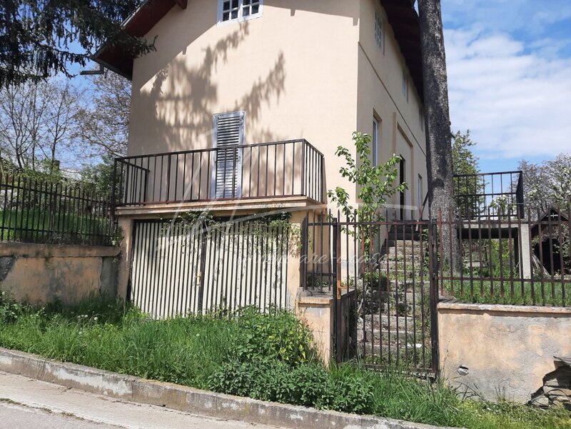 Provita de Sus Teren intravilan in Provita de Sus-constructie intabulata-ideal pentru renovare.